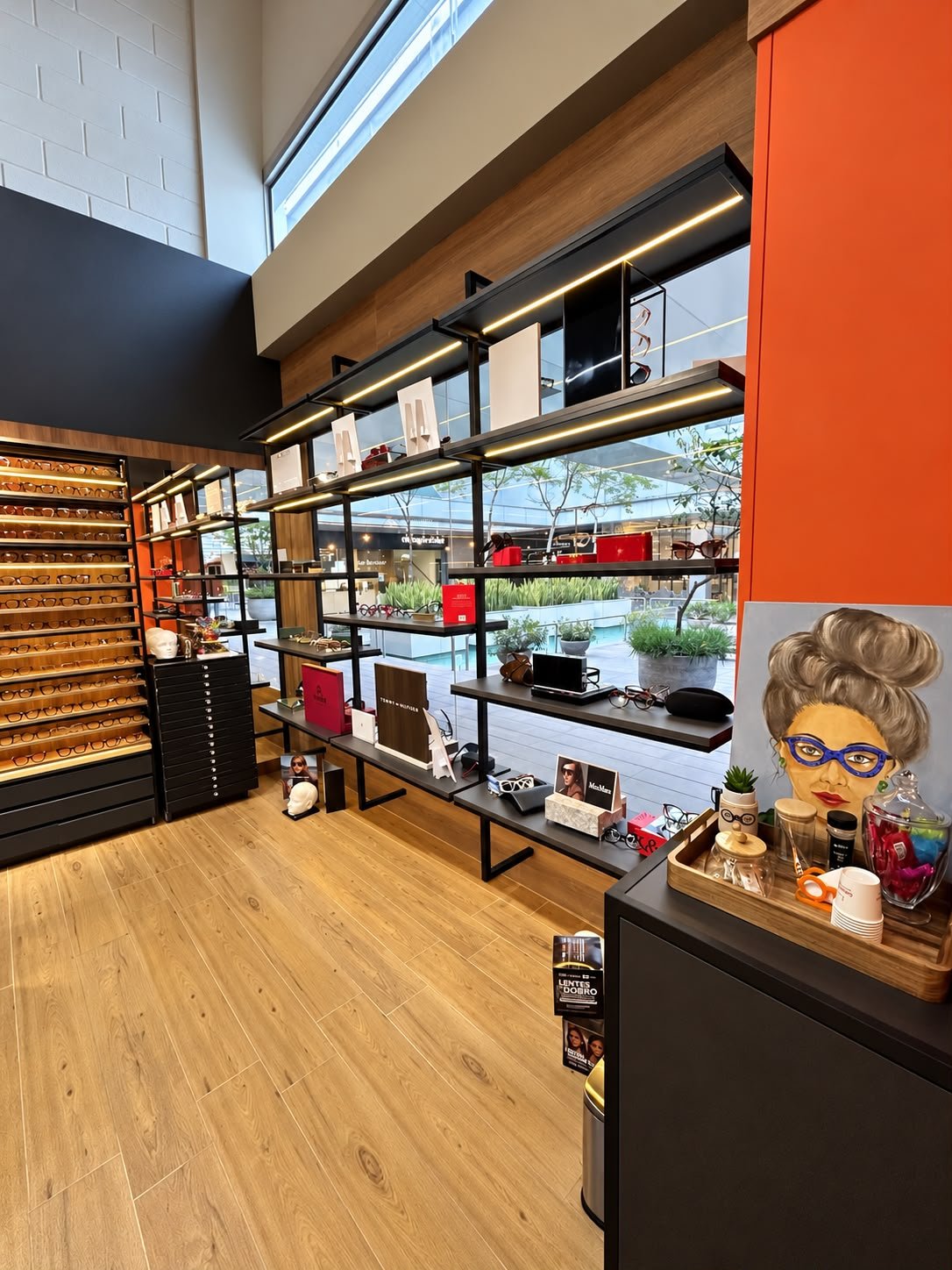 LAU CENTER OPTICA PATIO 24